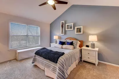 141 Chatsworth Circle, Schaumburg, IL 60194 - Photo 16