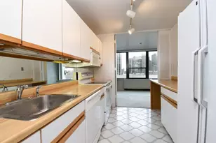 1560 N Sandburg Terrace, Chicago, IL 60610 - Photo 18