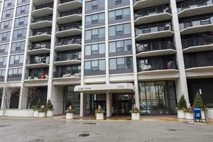 1560 N Sandburg Terrace, Chicago, IL 60610 - Photo 4