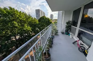 601 E 32nd St, Chicago, IL 60616 - Photo 2