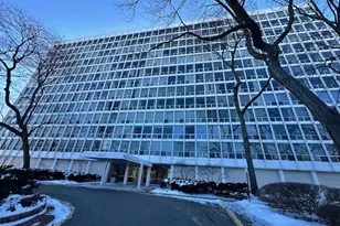 601 E 32nd St, Chicago, IL 60616 - Photo 1