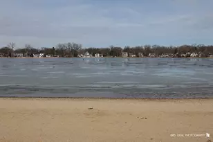 2335 Lake Ave, Lakewood, IL 60014 - Photo 2