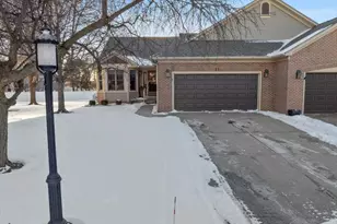 11 Spruce Ct, Bloomington, IL 61704 - Photo 2