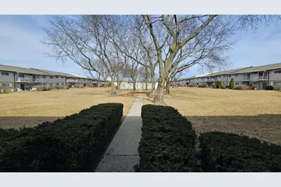 850 E Old Willow Road #218, Prospect Heights, IL 60070 - Photo 2