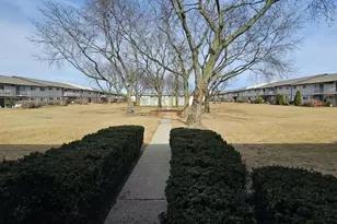 850 E Old Willow Rd, Prospect Heights, IL 60070 - Photo 2