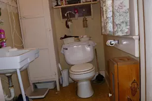 390 W 4th St, Dallas City, IL 62330 - Photo 14