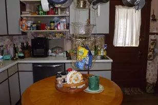 390 W 4th St, Dallas City, IL 62330 - Photo 8