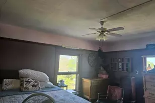 390 W 4th St, Dallas City, IL 62330 - Photo 12