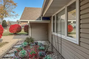 1904 Winston Ln, Schaumburg, IL 60193 - Photo 4