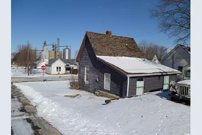 398 W 3rd, Dallas City, IL 62330 - Photo 2