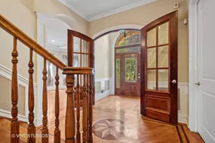 4858 W Chase Ave, Lincolnwood, IL 60712 - Photo 4