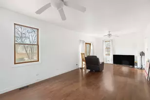 555 Trailside Ln, Des Plaines, IL 60016 - Photo 10