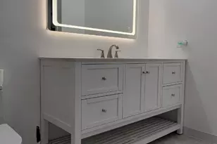 1 Wildwood Ct, Vernon Hills, IL 60061 - Photo 4