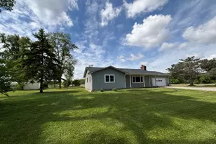 38W715 Huntley Rd, West Dundee, IL 60118 - Photo 1