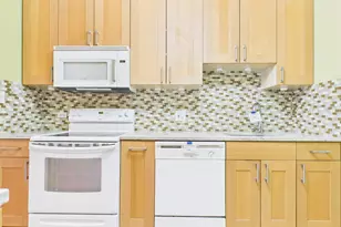 3930 N Pine Grove Ave, Chicago, IL 60613 - Photo 8