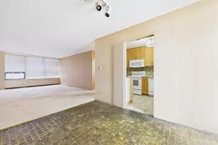 3930 N Pine Grove Ave, Chicago, IL 60613 - Photo 6