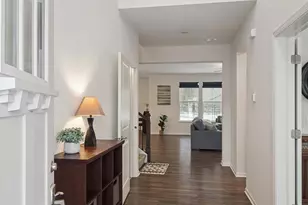 1083 Williamsbury Dr, Crystal Lake, IL 60012 - Photo 2