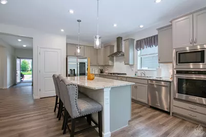 824 Spring Drive, Lindenhurst, IL 60046 - Photo 6