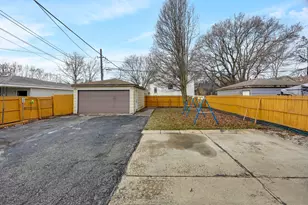 9352 S Woodlawn Ave, Chicago, IL 60619 - Photo 28