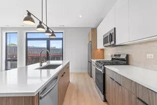 3953 W Dakin St, Chicago, IL 60618 - Photo 8