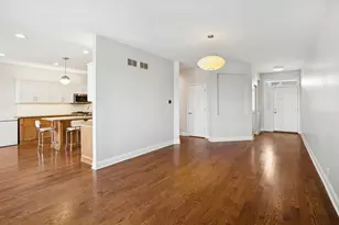 26 Blue Stem Ct, Streamwood, IL 60107 - Photo 2