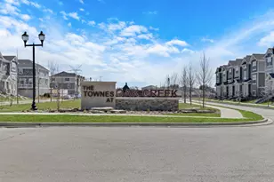 585 Yosemite Wy, Mundelein, IL 60060 - Photo 2