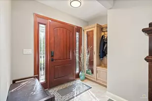 1052 Margret St, Des Plaines, IL 60016 - Photo 2