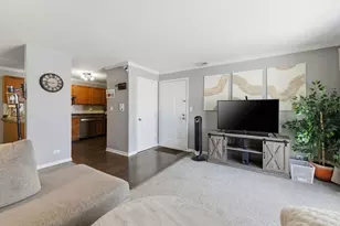 963 Golf Course Rd, Crystal Lake, IL 60014 - Photo 4