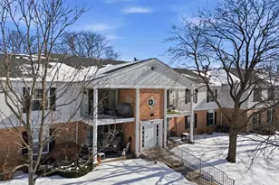 963 Golf Course Rd, Crystal Lake, IL 60014 - Photo 2