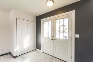 230 Ashley Ct, Roselle, IL 60172 - Photo 6