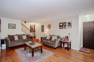 375 Ashwood Ct, Vernon Hills, IL 60061 - Photo 4