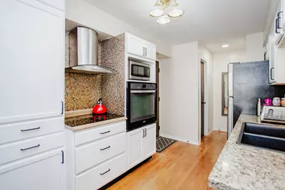 375 Ashwood Court, Vernon Hills, IL 60061 - Photo 8