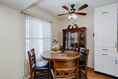 375 Ashwood Court, Vernon Hills, IL 60061 - Photo 6