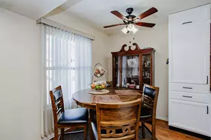 375 Ashwood Ct, Vernon Hills, IL 60061 - Photo 6