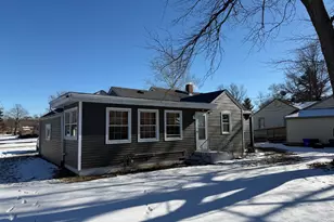 2724 Prial Ave, Rockford, IL 61101 - Photo 2