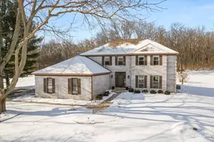 6N770 Splitrail Ln, Saint Charles, IL 60175 - Photo 1