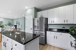 2197 Wilson Creek Cir, Aurora, IL 60503 - Photo 14