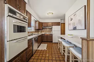 906 Carol Ave, Elgin, IL 60123 - Photo 16