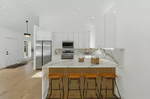 19 Marina Dr, Des Plaines, IL 60016 - Photo 10