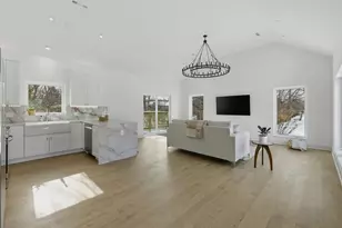 19 Marina Dr, Des Plaines, IL 60016 - Photo 4