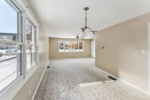 10351 Parkside Ave, Oak Lawn, IL 60453 - Photo 8