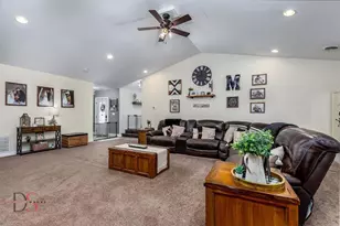 204 N Woodland Ave, Oglesby, IL 61348 - Photo 6