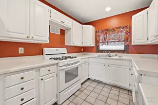 4911 Redbird Ln, Crystal Lake, IL 60012 - Photo 4