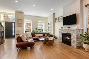 3604 S Prairie Ave, Chicago, IL 60653 - Photo 2