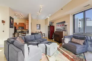 230 W Division St, Chicago, IL 60610 - Photo 6