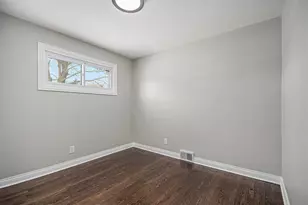 225 Sunrise Ave, Willowbrook, IL 60527 - Photo 10