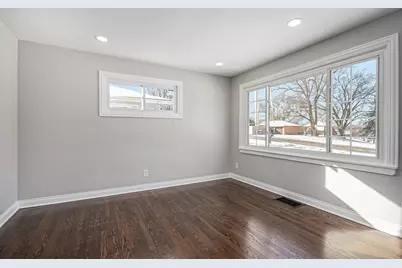 225 Sunrise Avenue, Willowbrook, IL 60527 - Photo 4