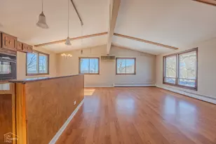 2017 W Oakleaf Dr, McHenry, IL 60051 - Photo 10