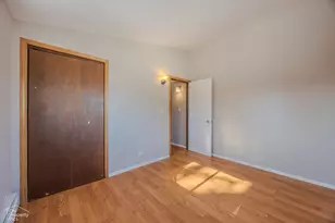 2017 W Oakleaf Dr, McHenry, IL 60051 - Photo 8