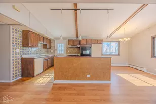 2017 W Oakleaf Dr, McHenry, IL 60051 - Photo 4